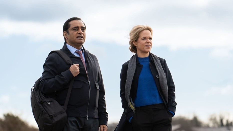 Sanjeev Bhaskar en Sinéad Keenan in Unforgotten