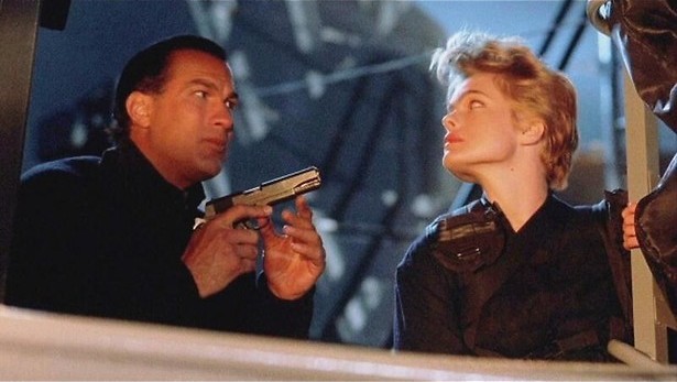 Scheepskok Steven Seagal bakt ze bruin