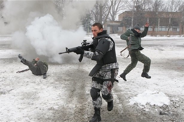 Jean-Claude Van Damme knokt met terroristen