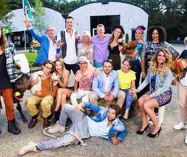 Blonde tweeling in Utopia