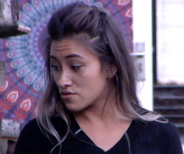 Videosnack: Voetbalwedstrijd Utopia escaleert al voor aftrap