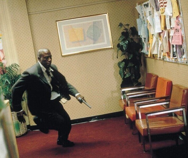 Wesley Snipes weet te ontsnappen uit een vliegtuig in U.S. Marshals