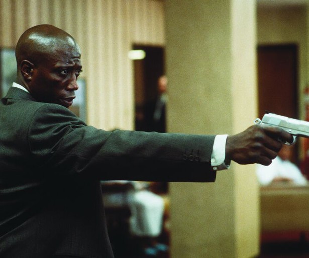 Wesley Snipes weet aan Tommy Lee Jones te ontsnappen in U.S. Marshals