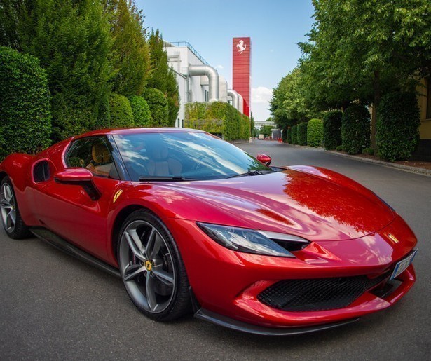 Komt er een Ferrari zonder ronkende motor of brullende uitlaat?