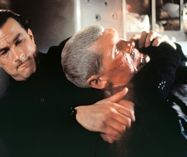 Stilzitten is er wederom niet bij voor Steven Seagal in Under Siege 2: Dark Territory