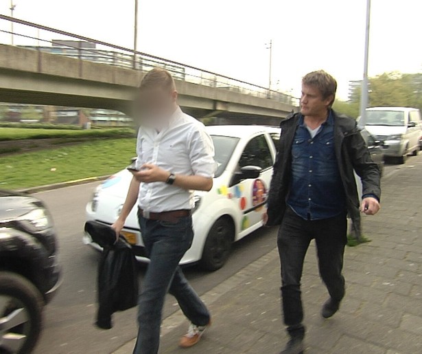 Stegeman ontmaskert de gevaarlijke medicijnwebsite Funcaps in Undercover in Nederland