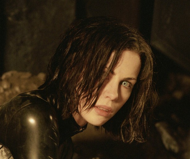 Kate Beckinsale gaat de strijd aan met vampieren en weerwolven in Underworld