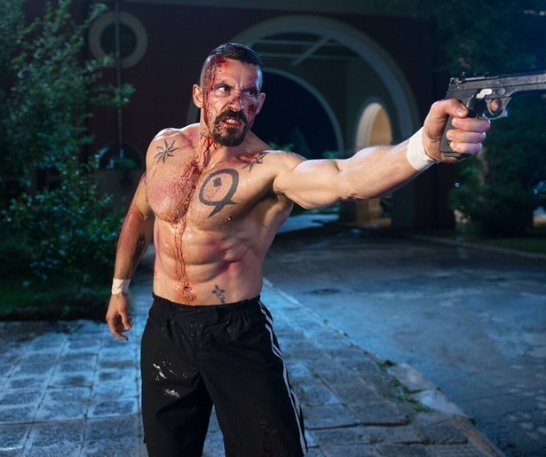 Scott Adkins knokt lekker door in Undisputed 4