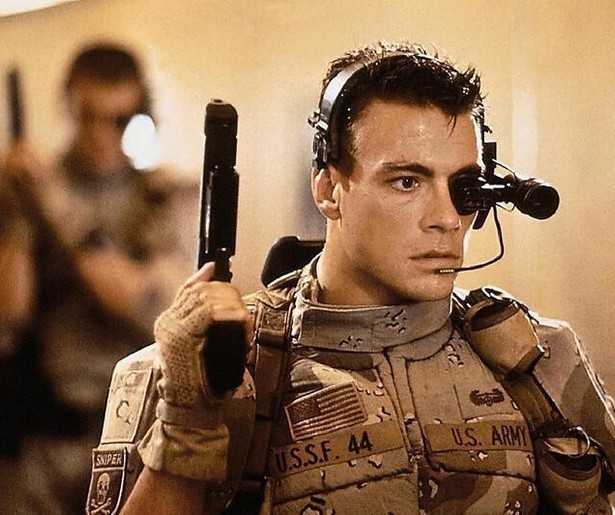 Jean-Claude Van Damme is een robotsoldaat