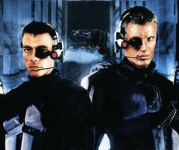 Jean-Claude Van Damme is een robotsoldaat