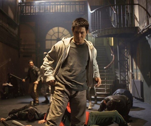 Jet Li weet eindelijk te ontsnappen aan Bob Hoskins in Unleashed