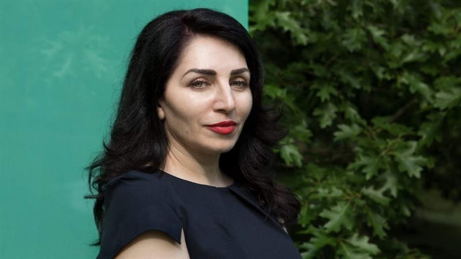 Hoe Nazmiye Oral zich verbindt met 'de ander' Hoe Nazmiye Oral zich verbindt met 'de ander'