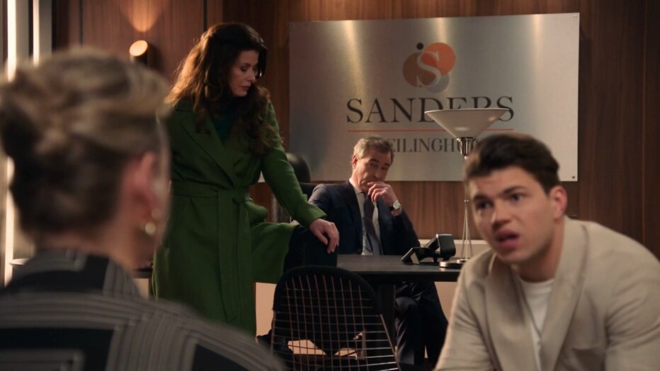 Valentijn weet niet meer wie hij kan vertrouwen