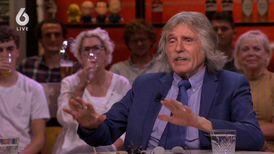 VI-mannen hebben een meningsverschil aan de talkshowtafel.