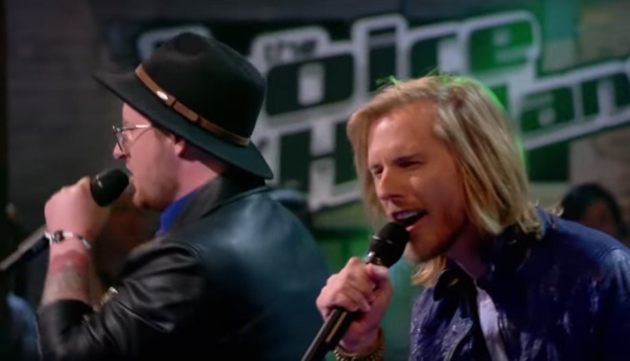 Videosnack: Maik en Stephan zingen beste Voice-battle van dit jaar Videosnack: Maik en Stephan zingen beste Voice-battle van dit jaar