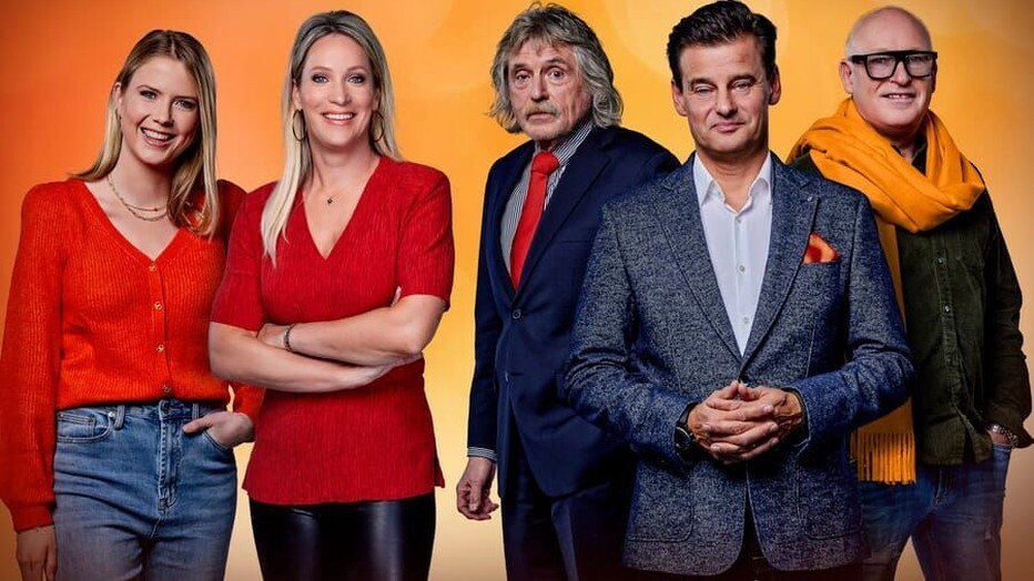 Wilfred Genee met Noa Vahle, Hélène Hendriks, René van der Gijp en Johan Derksen Wilfred Genee met Noa Vahle, Hélène Hendriks, René van der Gijp en Johan Derksen