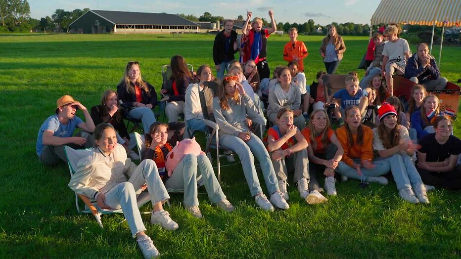 De familie Blom uit Een Huis Vol in feestelijke sferen