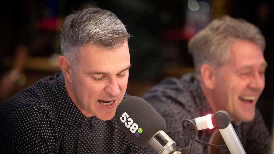Viggo Waas op de voorgrond en Peter Heerschop op de achtergrond.