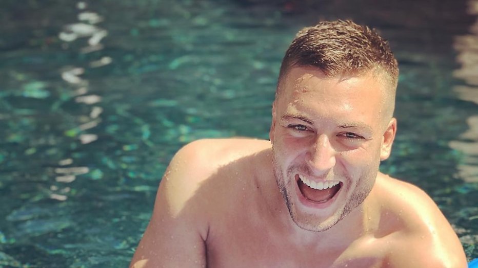 Viktor Verhulst presenteert Love Island Viktor Verhulst presenteert Love Island