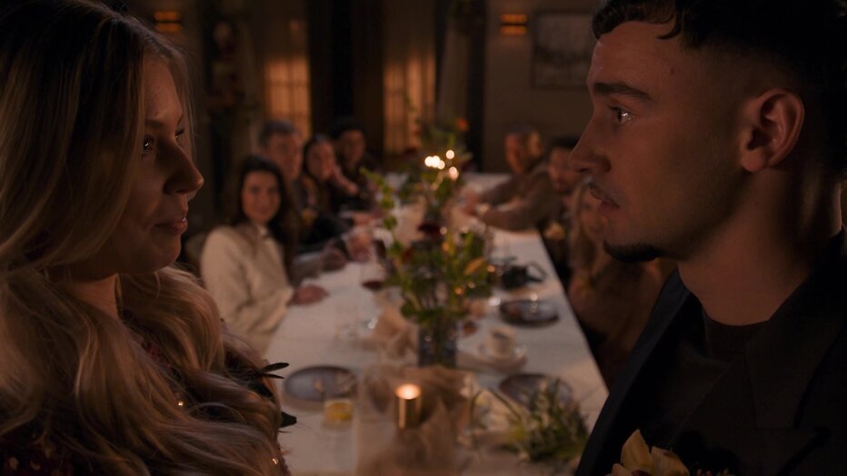 Nola heeft een vraag voor Troj