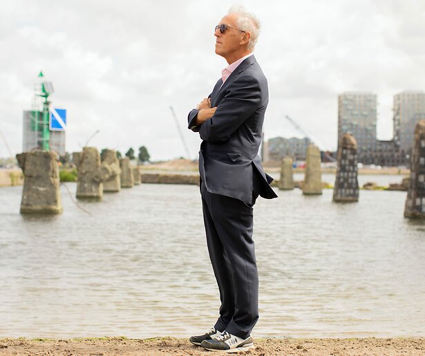 Journalist Derk Sauer (72) overleden aan gevolgen van zeilongeluk 