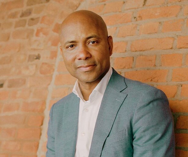 Janine Abbring ontvangt Humberto Tan bij start Zomergasten