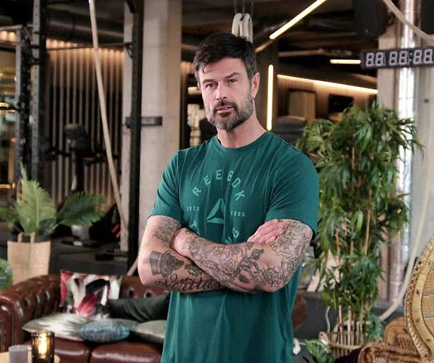 V-Gym: Met Arie de thuiswerkkilo’s te lijf
