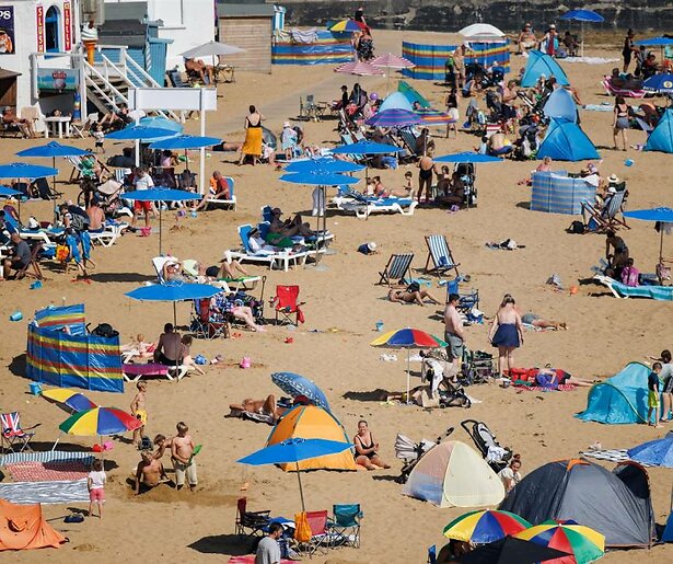 SBS6 komt met serie over grote gezinnen op vakantie