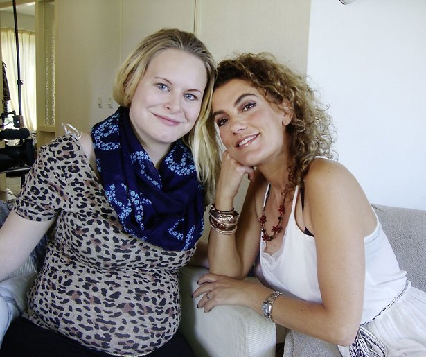 Monique, Tatum en Xandra in Vier Handen op één Buik