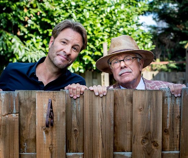 Viktor Brand aan de slag als gastheer in Mr. Frank Visser: Wordt U Al Geholpen?