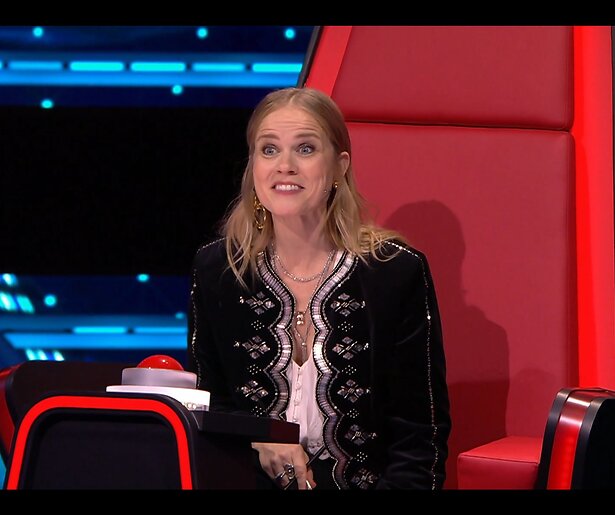 De TV van gisteren: Voice of Holland levert iets in bij tweede aflevering blind auditions