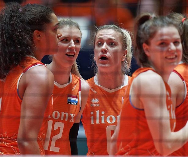 Waar kun je vrijdag de halve finale van de volleybaldames zien?