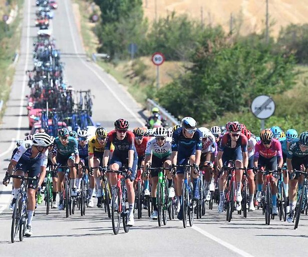 Een lange klim in de Vuelta