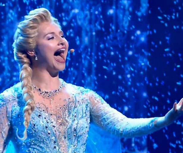 De TV van gisteren: Vajèn van den Bosch blaast kijkers omver met optreden tijdens Musical Awards Gala