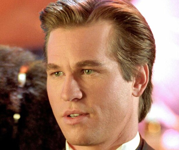 Val Kilmer neemt het op tegen twee schurken in Batman Forever