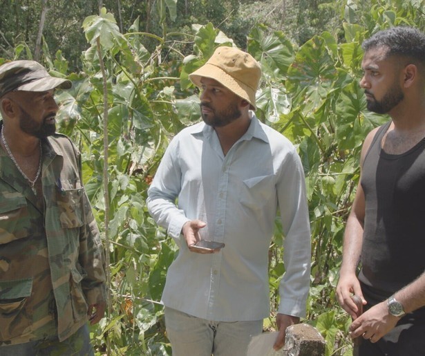 Pavan Marhe en Feroz Amirkhan gaan op zoek naar het verhaal van hun voorouders die contractarbeiders waren