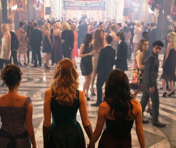 Zoey Deutch knokt met vampiers