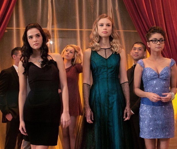 Zoey Deutch knokt met vampiers in Vampire Academy