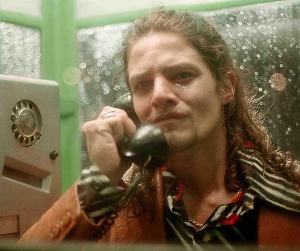 Isa Hoes leest Van God los voor