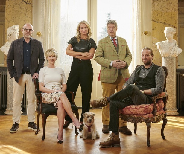 Dionne Stax verwelkomt gasten op Paleis Soestdijk in Van Onschatbare Waarde