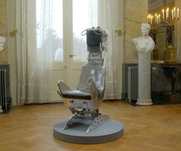 Wie biedt op de schietstoel van Ronald in Van Onschatbare Waarde?