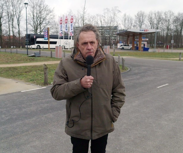 Marcel van Roosmalen brengt een bezoekje aan de Vakantiebeurs in start Van Roosmalen op Reportage