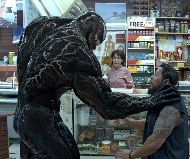 De duistere kant van Tom Hardy komt naar boven in superheldenfilm Venom