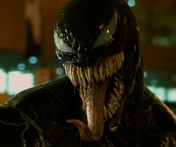 Tom Hardy als eng wezen in de Marvel-film Venom