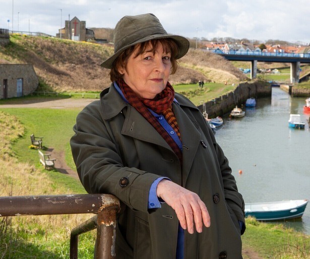 Vera trekt alles uit de kast voor haar onderzoek