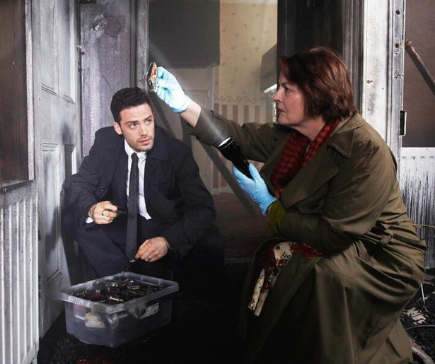 Het tweede seizoen van Vera begint letterlijk met een knaller