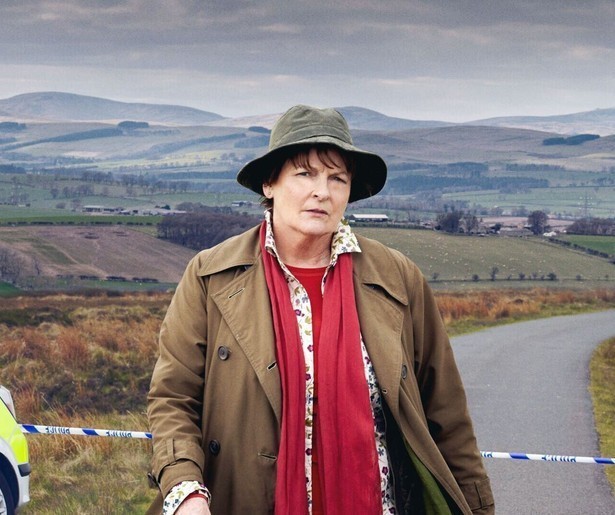 In Vera wordt een jonge dode homoseksuele man gevonden in een beerput