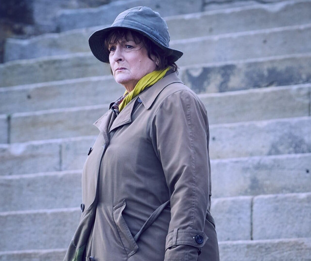 Brenda Blethyn schittert in de allereerste aflevering van detectiveserie Vera