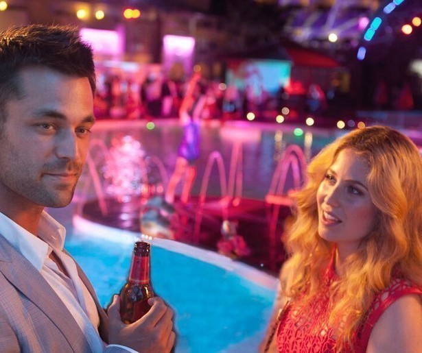 Zwijmel lekker mee met Jan Kooijman en Sanne Vogel in Verliefd op Ibiza