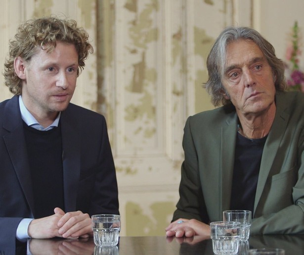 Davey heeft het erg moeilijk met het overlijden van zijn broer in Verslaafd!